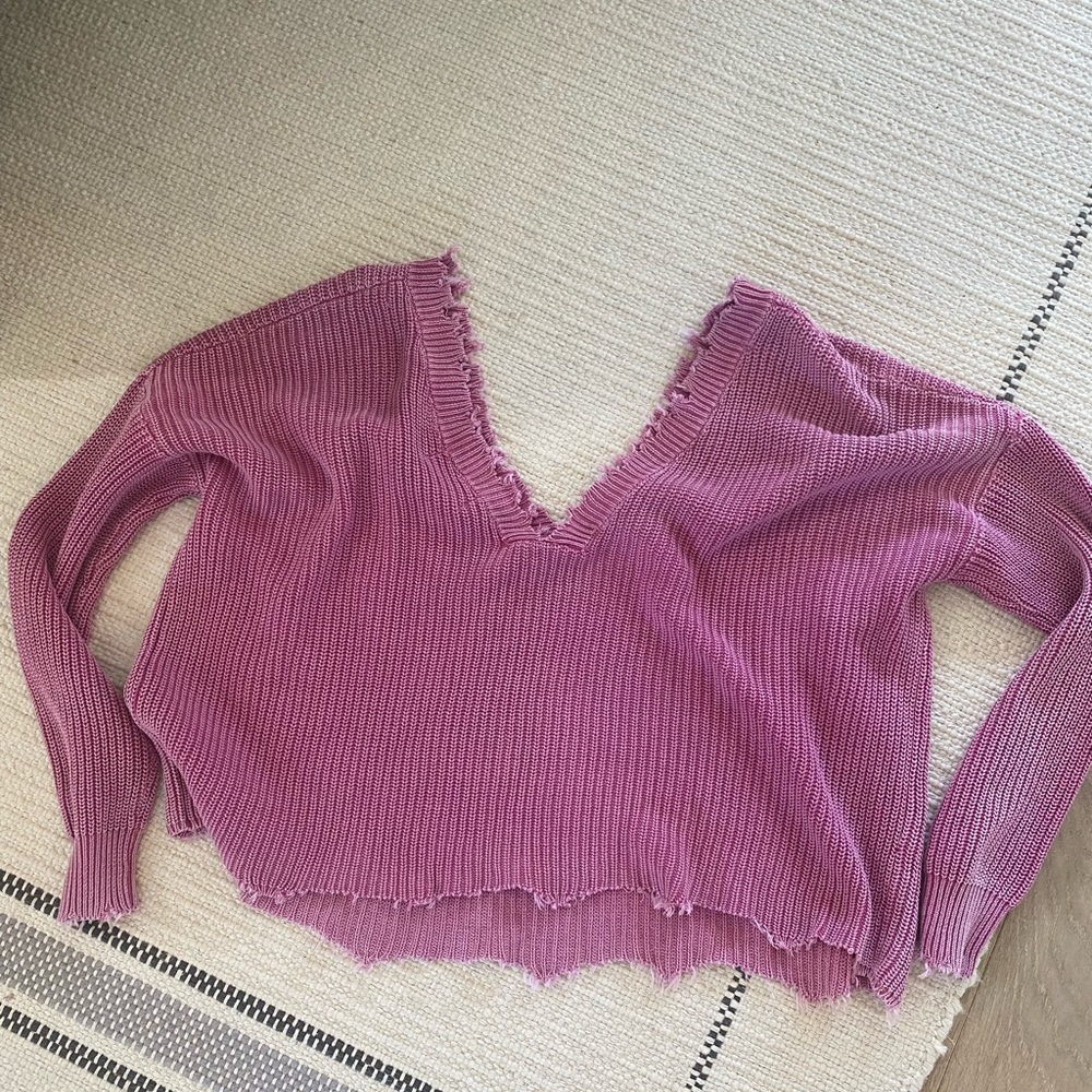 Vici Deep V Frayed Hem Sweater xs